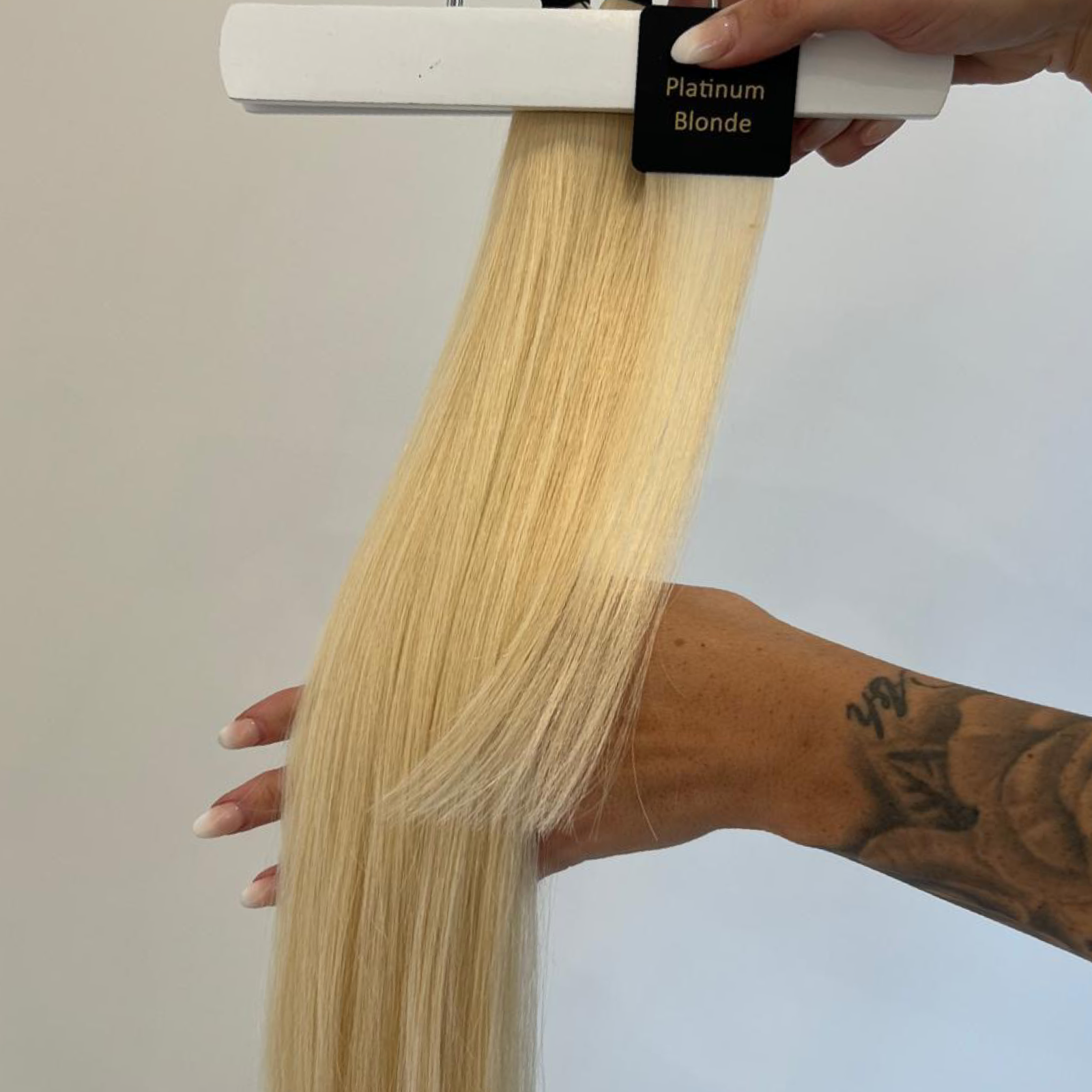 22” Invisibond 50G ‘Platnium Blonde’ Logan The Salon